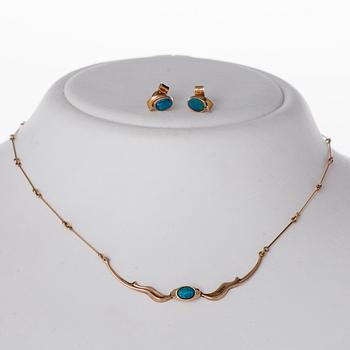 A NECKLACE and EARRINGS, 14K gold, opal doublets. Zoltan Popovits, Lapponia 1986.
