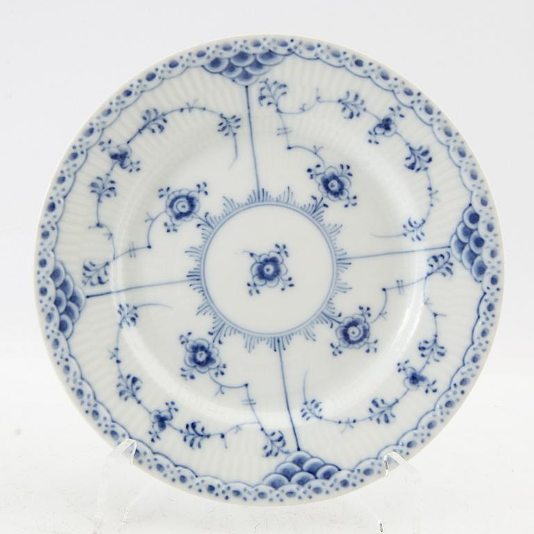 Royal Copenhagen, servis, 92 delar, "Musselmalet halvblonde" , Royal Copenhagen, Danmark.