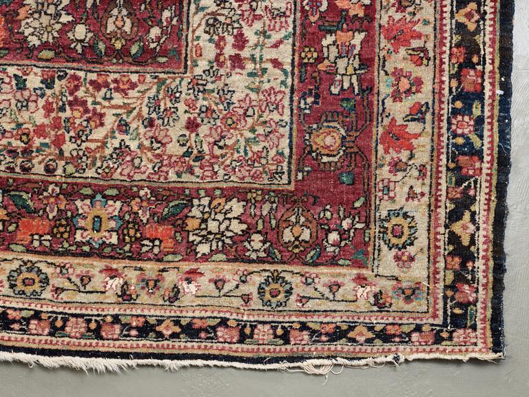 ANTIQUE KERMAN LAVER. 586 x 385 cm.