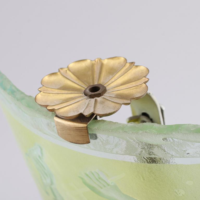 VÄGGLAMPETT, glas, 1900-talets första hälft.