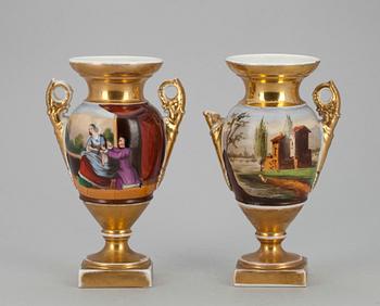 URNOR ett par,  porslin, 1800-tal.