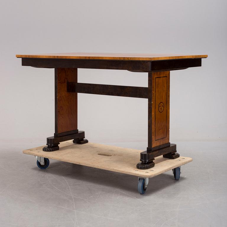 A Swedish Grace dining table, 1920s / 30s.