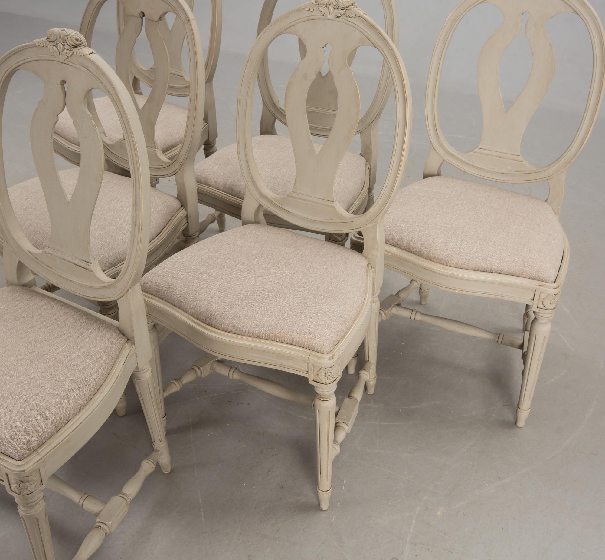 MATSALSMÖBLEMANG, 6+2 delar, gustaviansk stil, 1900-talets andra hälft.