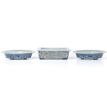 A group of the blue and white jardineres, Qing dynasty, 19th century.