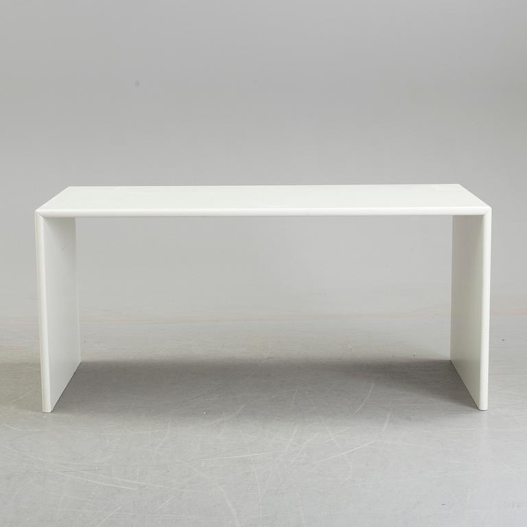 One table and 2 benches "Monterey", 3 pcs, by Peter J Lassen, Montana, 21th century.