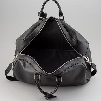 Louis Vuitton, a 'Taiga Kendall GM'.