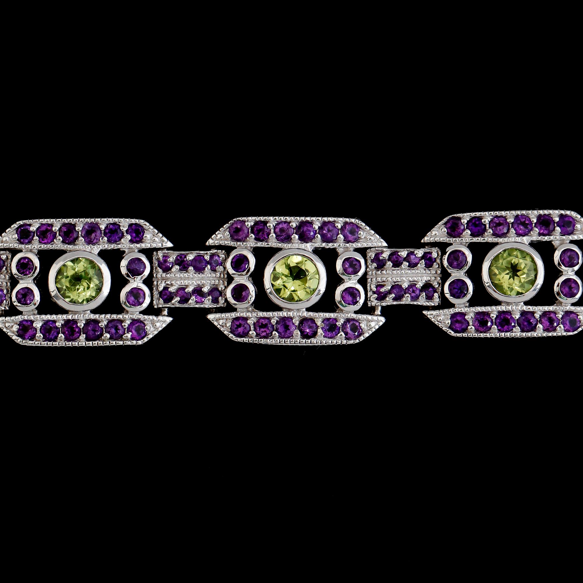 ARMBAND, sterling silver, gröna peridoter tot ca 4.10 ct, ametister tot ca 8.60 ct.