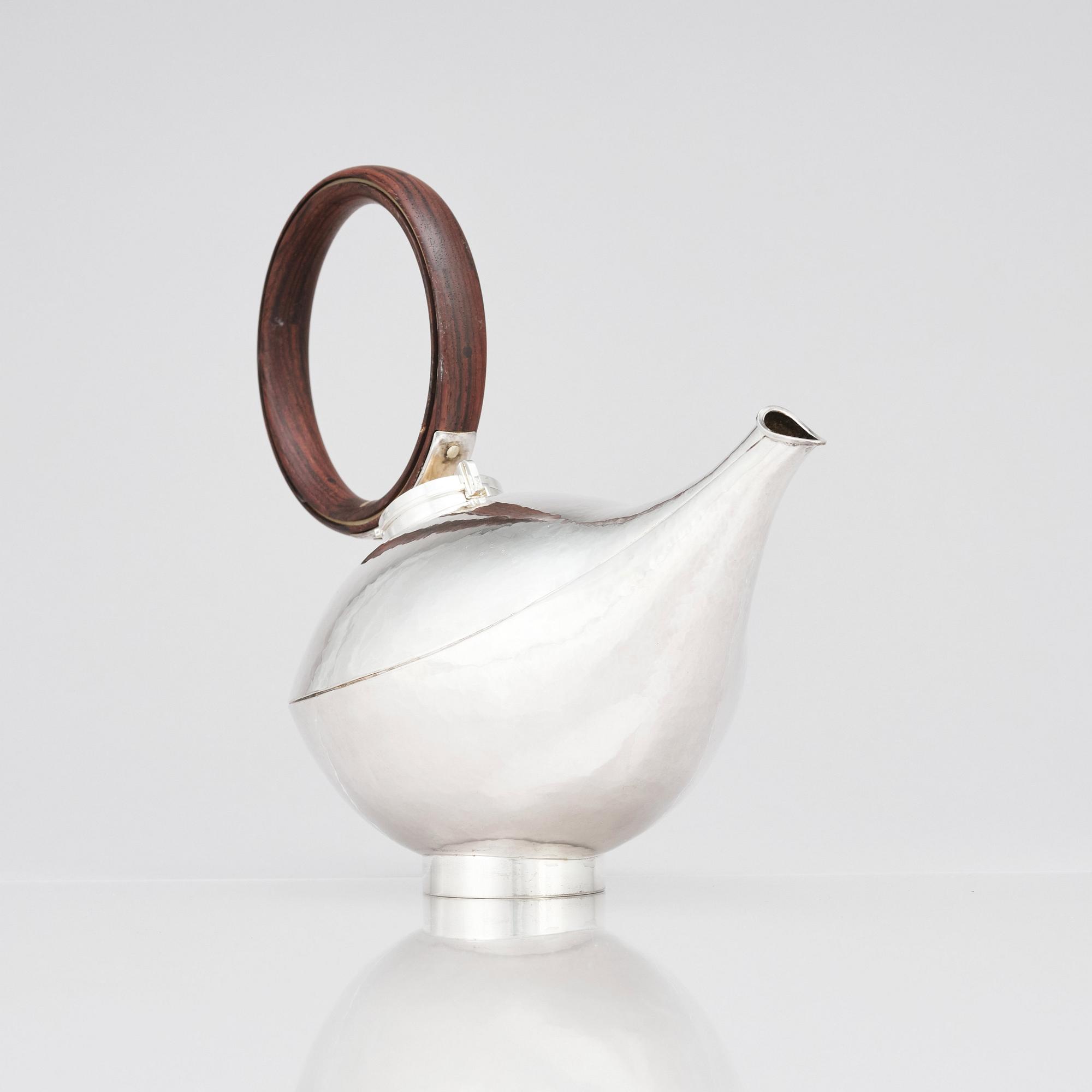 Lars Håkansson, a sterling coffeepot, Lund, 1982, sterling silver.