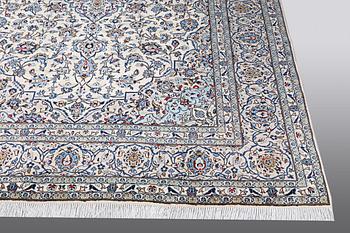 A carpet, Kashan, 397 x 297 cm.