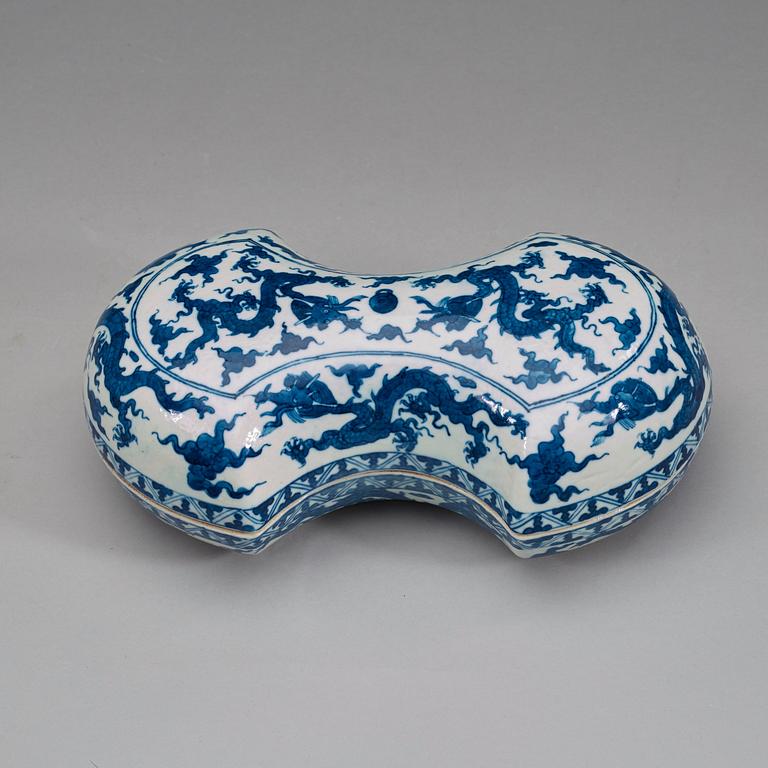 An ingot-shaped blue and white box with cover, Wanli six-character mark, Republic (1912-1949).