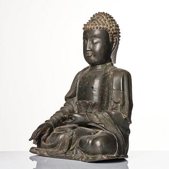 A large bronze sculpture of Shakyamuni Buddha, Ming dynasty (1368-1644).