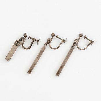 Örhängen, tre stycken, silver, möjligen tillverkade av stavar från smycken av Wiwen Nilsson.