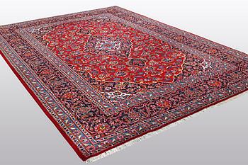 A carpet, Kashan, ca 370 x 267 cm.