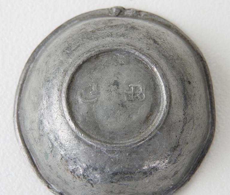 FAT, 2 st och TUMLARE, tenn, bl a Kristianstad 1800-tal och Kalmar 1700-tal.