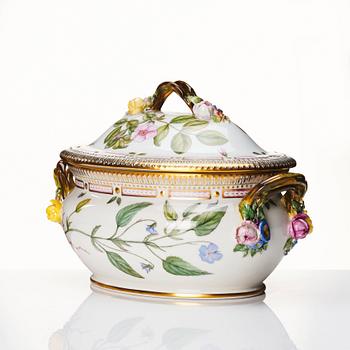 A Royal Copenhagen 'Flora Danica' dinner service, Denmark, 20th Century.