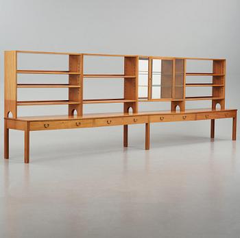 Josef Frank, a mahogany bookcase model "B 1142", Firma Svenskt Tenn, mid-20th century.