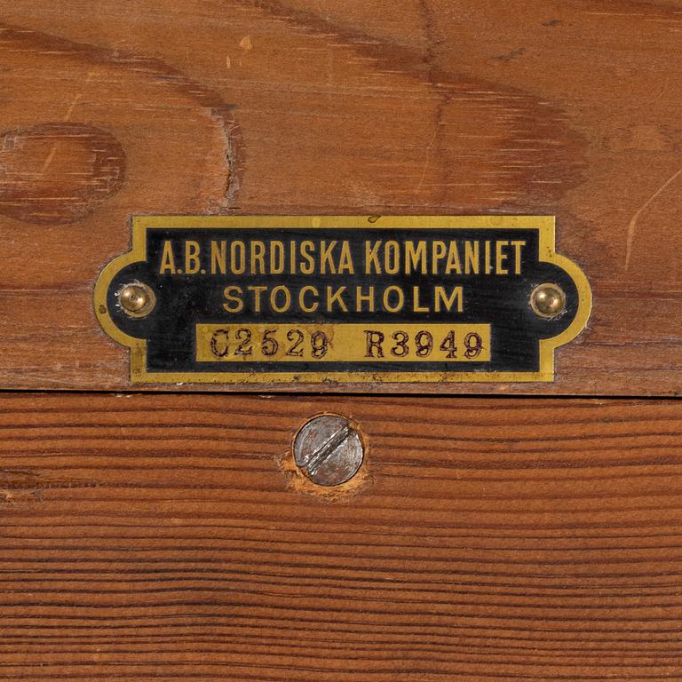 A Cabinet ny NK verkstäder from the early 20th century.
