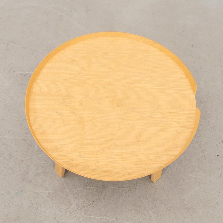 Thomas Bentzen, "Around coffee table" sofa table for Muuto, 21st century.