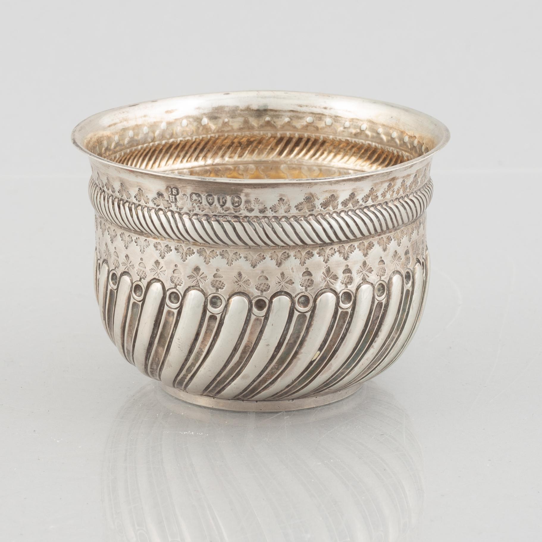 Bowl and cream jug, silver, London, England 18-19th Century.
