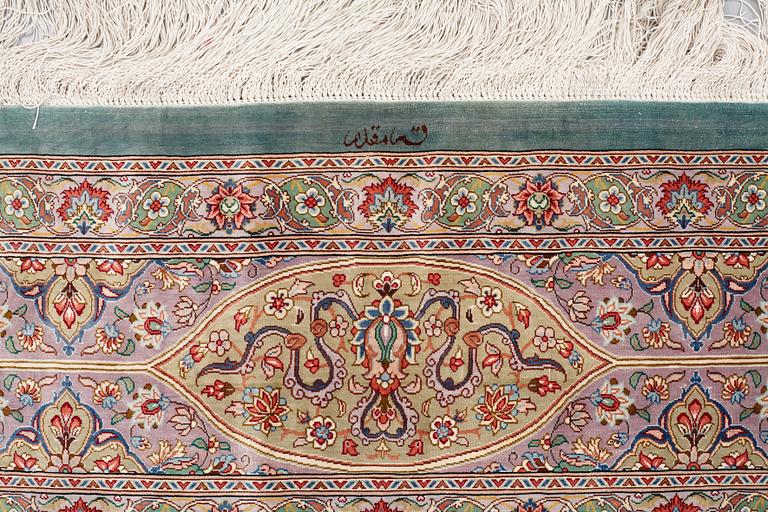 MATTA, Old silke Ghom, signerad Moghadam, ca 309,5 x 190,5 - 193 cm.