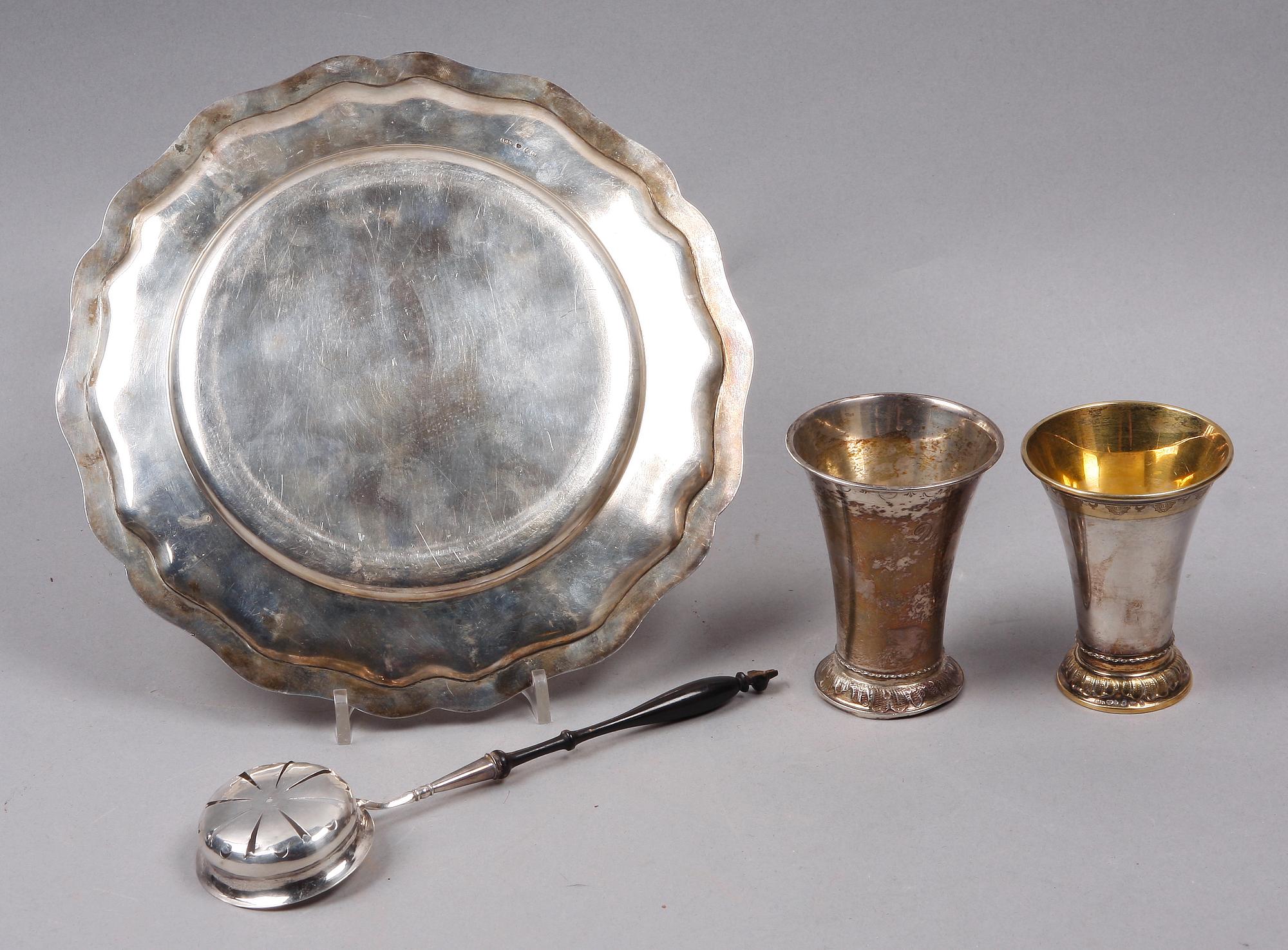 TALLRIK, 2 BÄGARE, TESIL, silver, bla Anders Bollwij, Falun, 1800-1900-tal.