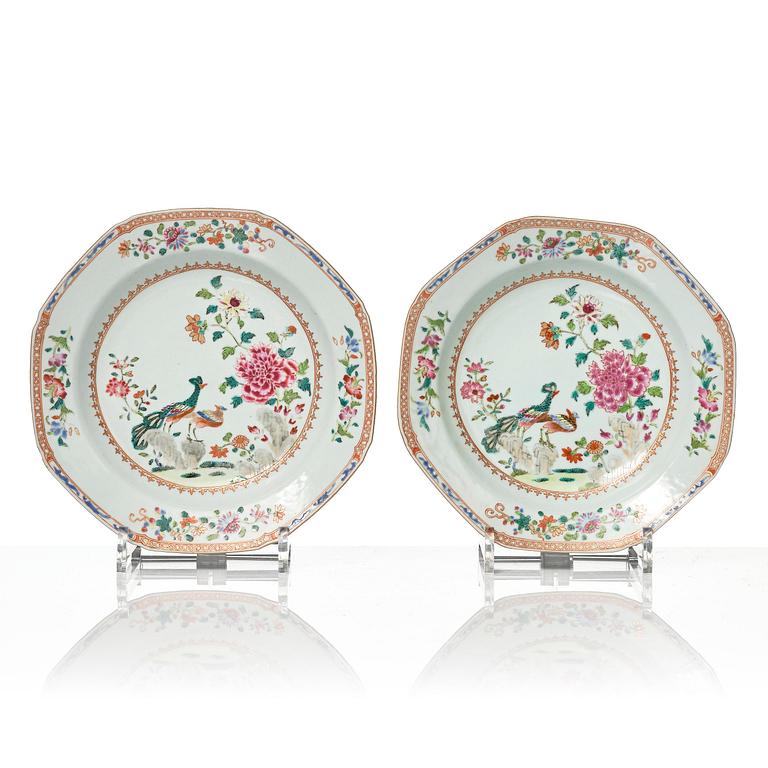 Sopptallrikar, 12 stycken, porslin. Qingdynastin, Qianlong (1736-95).