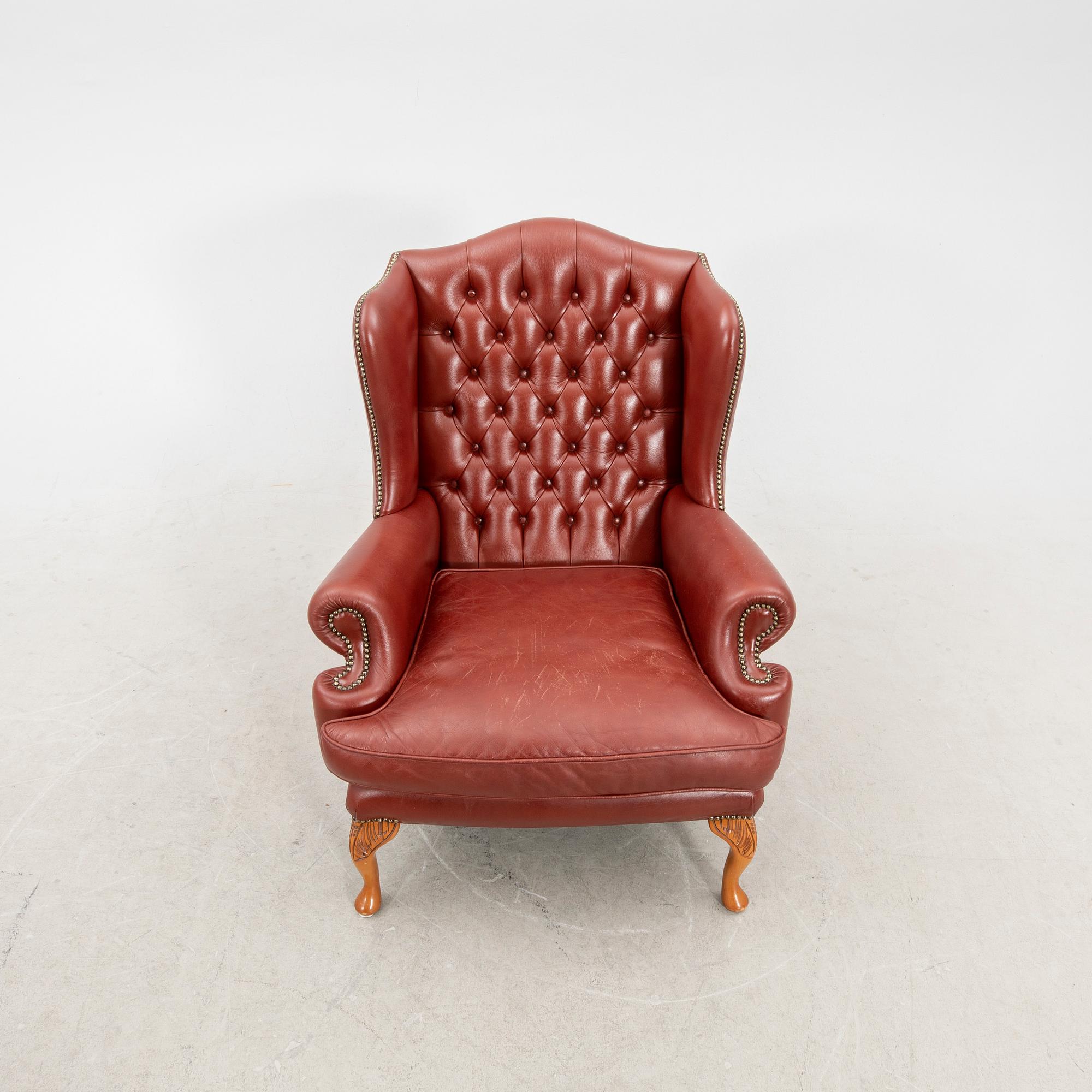 Fåtölj samt fotpall 1900-talets andra hälft.