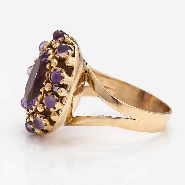 A 14K gold ring with amethysts.