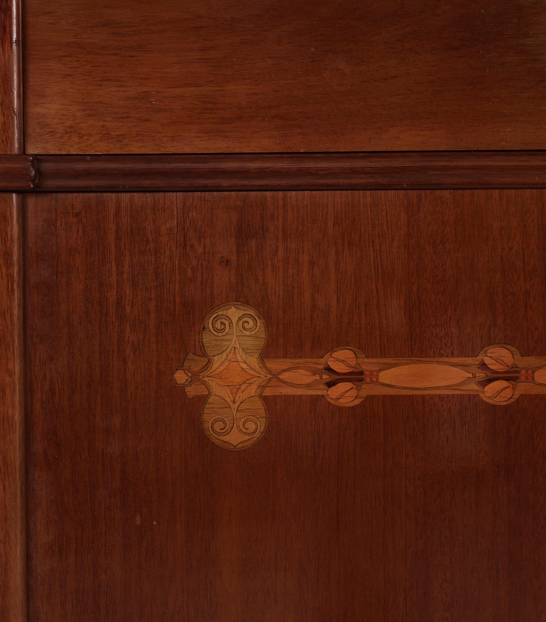 SIDEBOARD, England, Jugend, omkr år 1900.