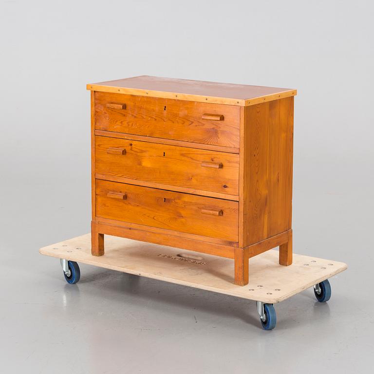 A pinewood chest of drawers, 1930s.