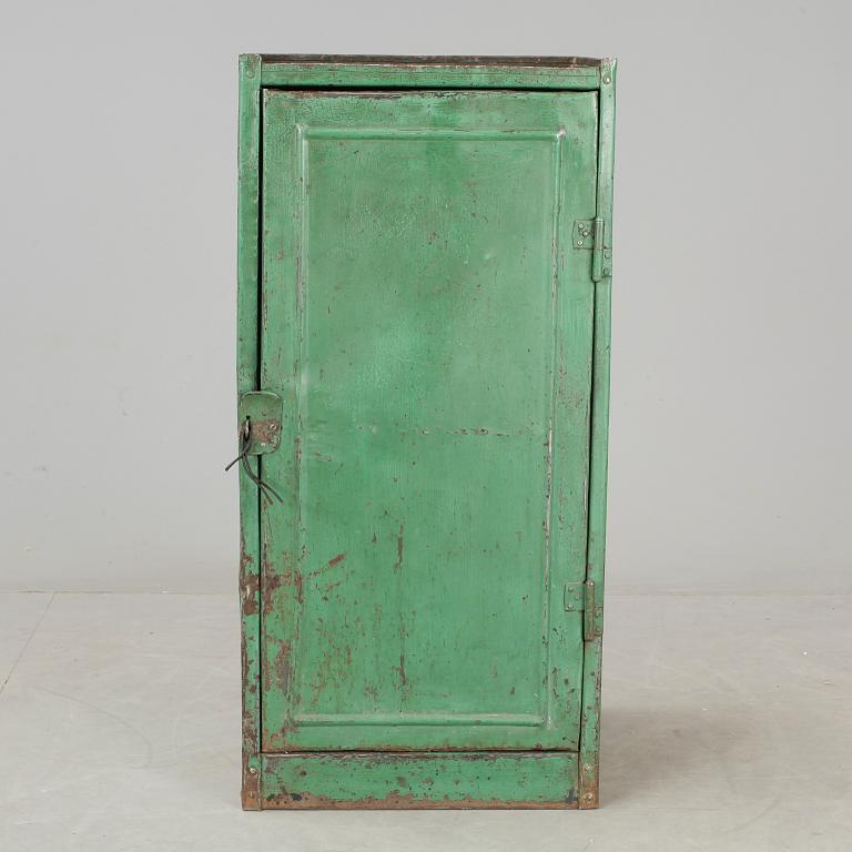 INDUSTRISKÅP, 1900-talets första hälft.