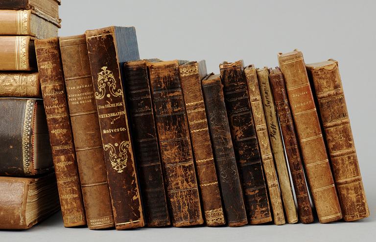 BOKPARTI OM UPPFINNINGAR OCH NATURVETENSKAP SAMT LÄKEKONST, 18 vol, bla "Stjern-himmelen.." av CA. Bischof, Stockholm 1796.