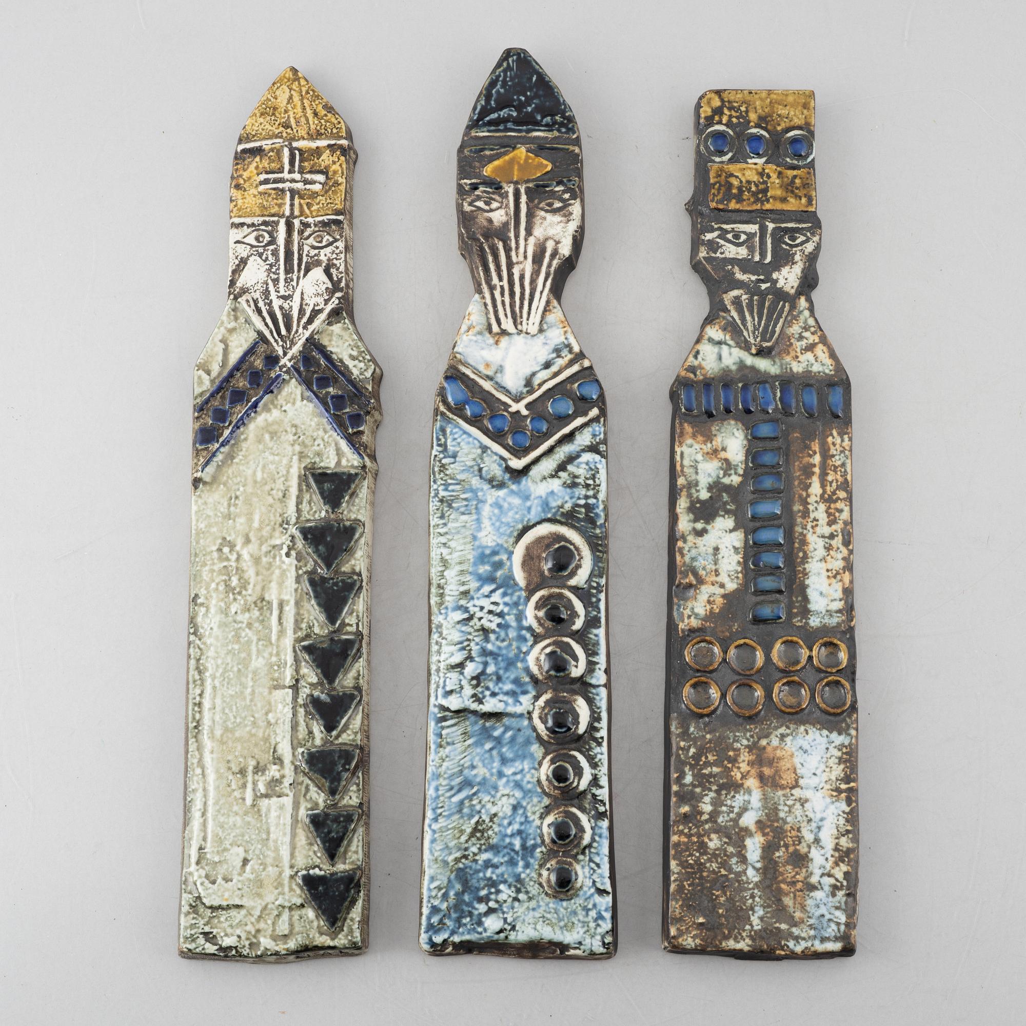 Lisa Larson, väggreliefer, 3 st, ur serien "Biskopar", Gustavsberg 1963-1969.