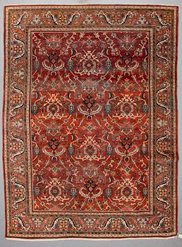 A CARPET, semi-antique Mahal, ca 338 x 247 cm.