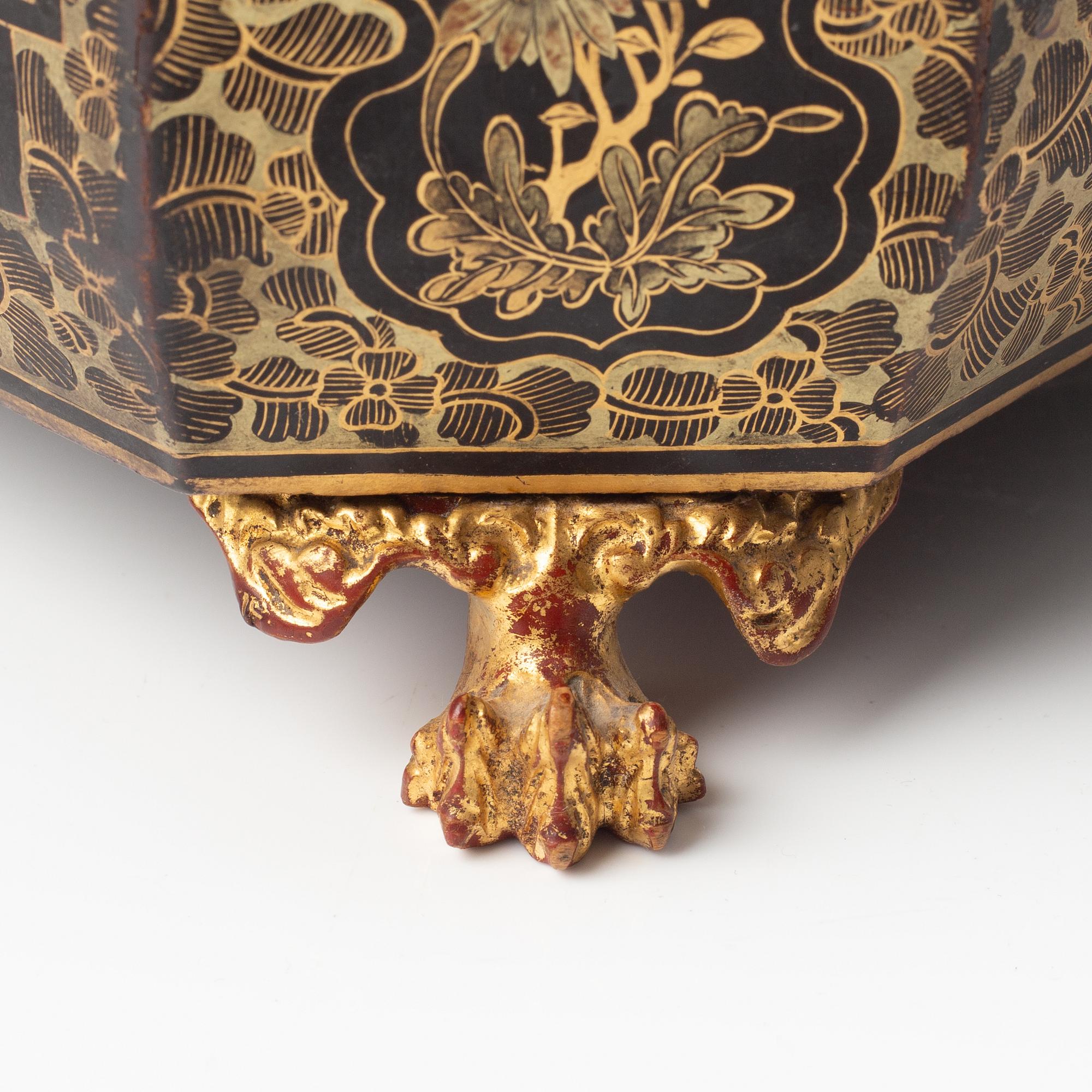 A lacquered box, China, 19th century.
