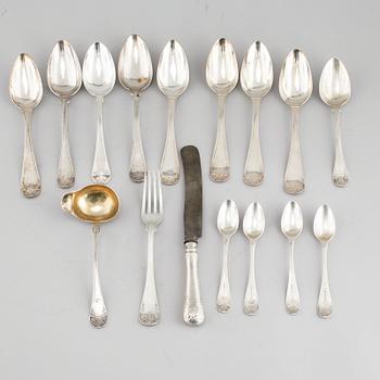 16 similar pieces of silverware, 1826 - 1933. Weight 799 g incl steel blade.
