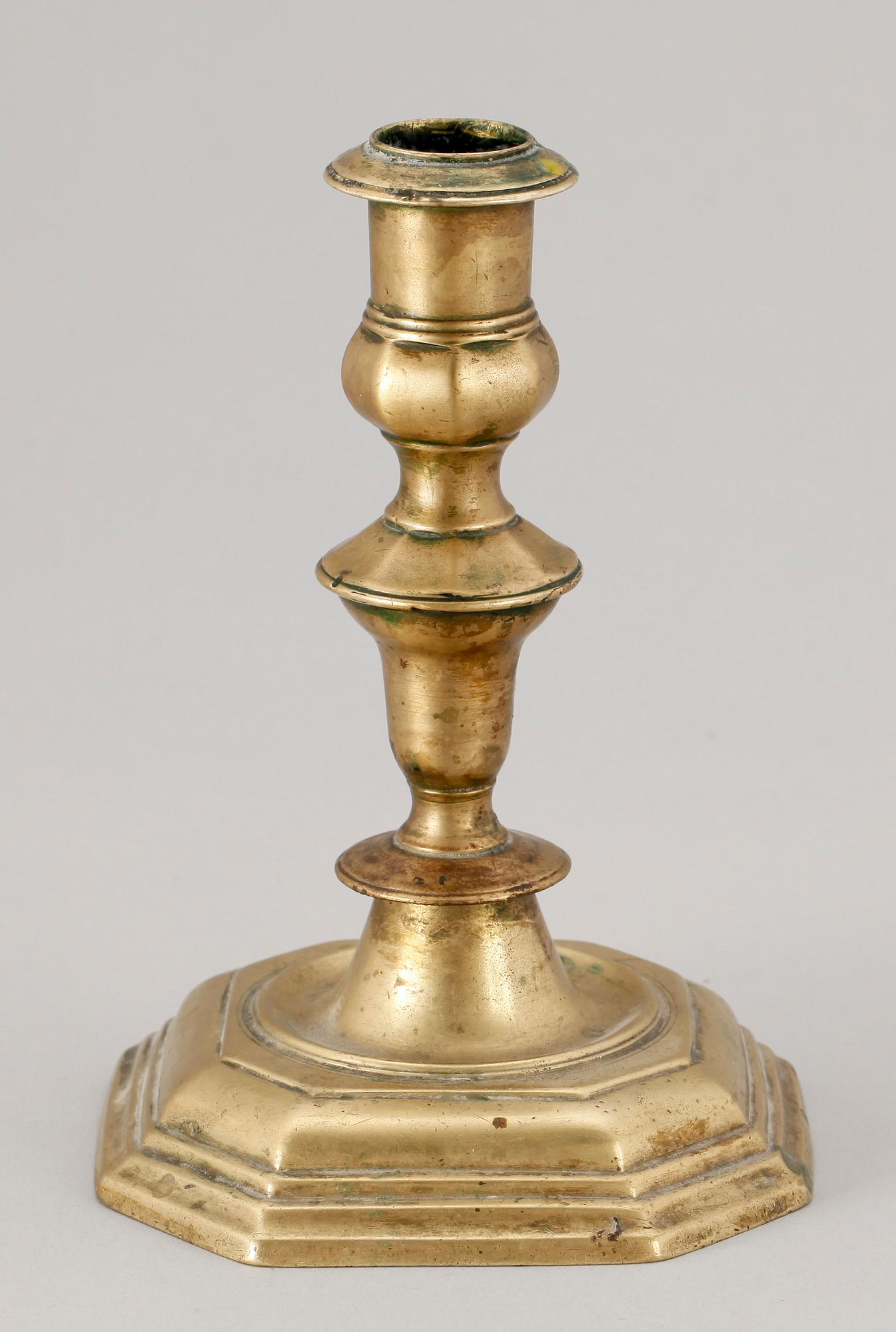 LJUSSTAKE, mässing, senbarock, 1700-tal.
