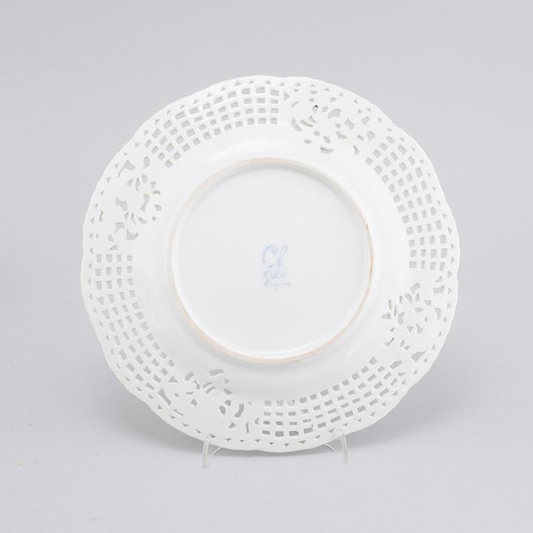 16 similar pieces of porcelain table ware, by Sächsische Porzellan-Manufaktur Dresden, 20th cenutry.