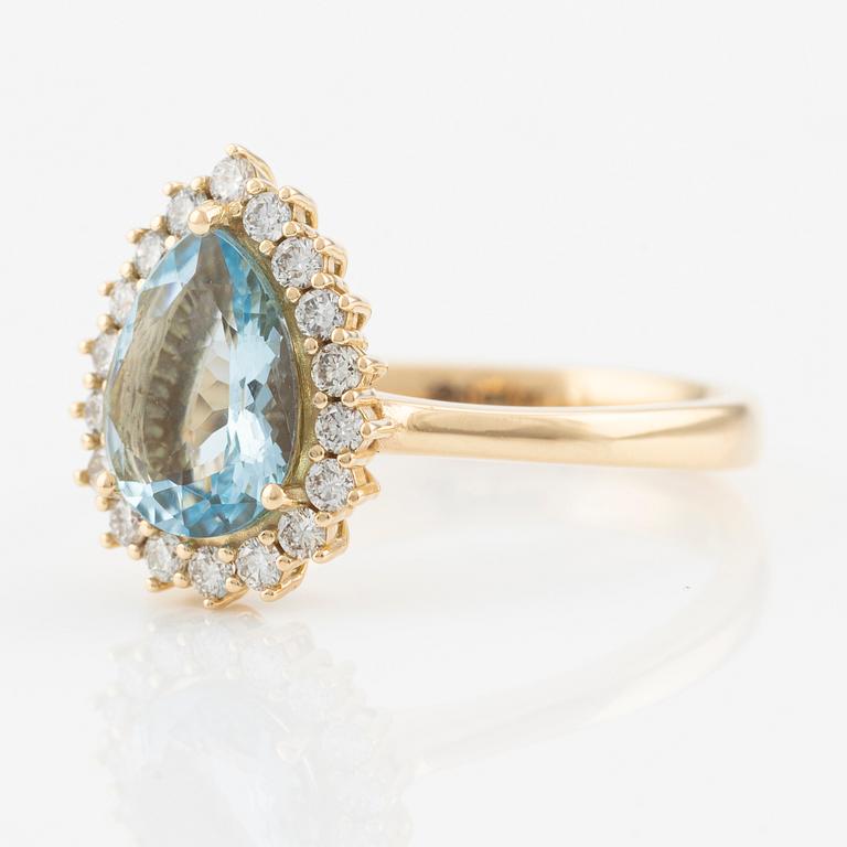 Ring with drop-shaped aquamarine and brilliant-cut diamonds.