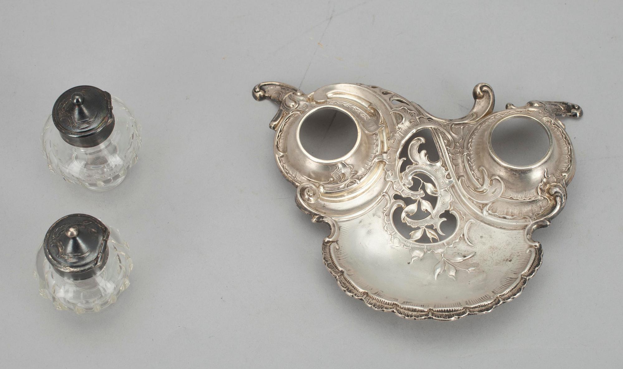 BLÄCKSTÄLL, silver samt glas, nyrokoko, sekelskiftet 1800/1900.