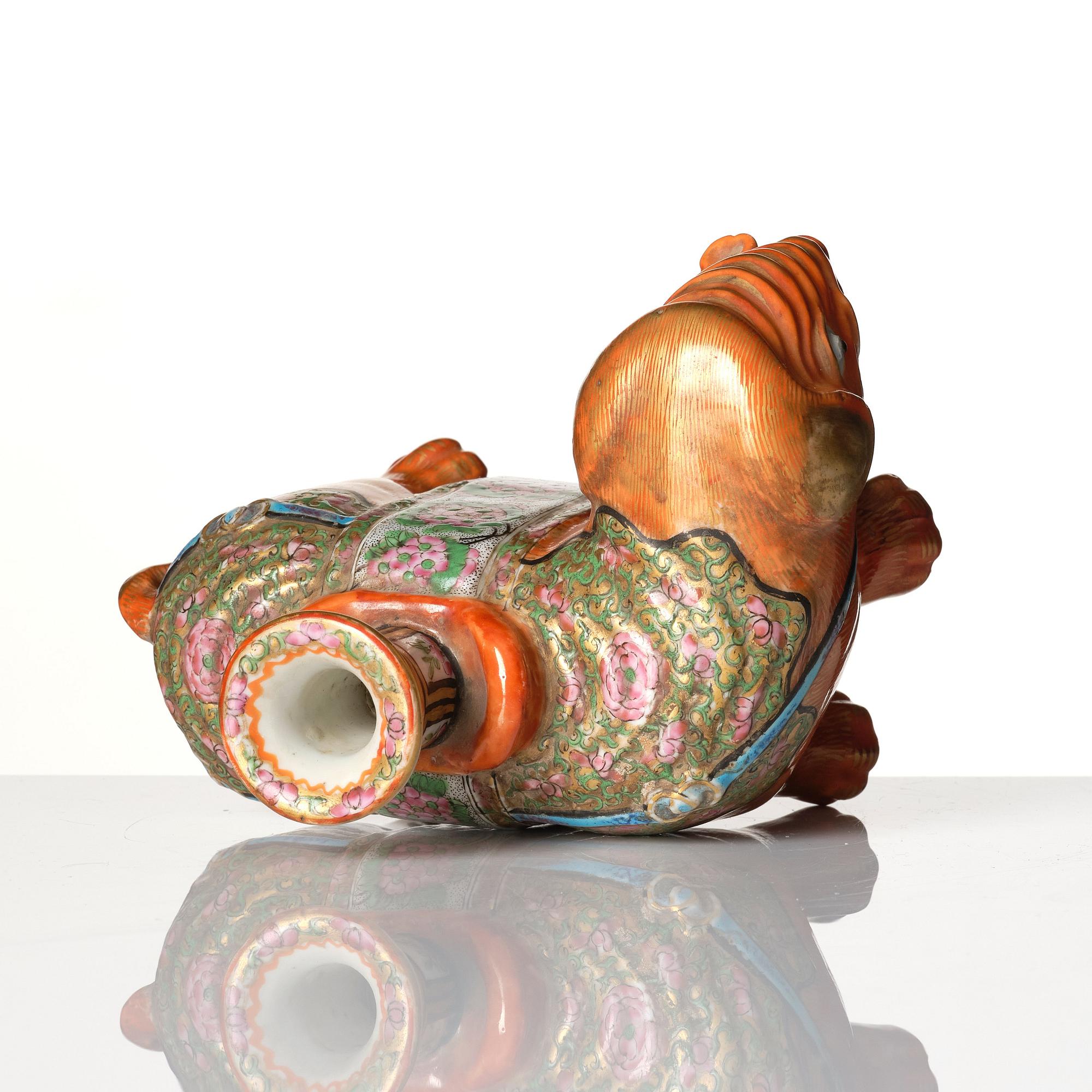 A Chinese Canton candle holder, Qing dynasty, 19th Century.