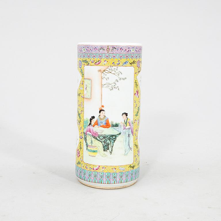 Umbrella stand/floor vase China 20th century porcelain.