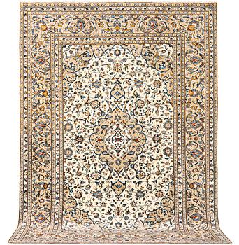 A Kashan carpet, a. 340 x 242 cm.