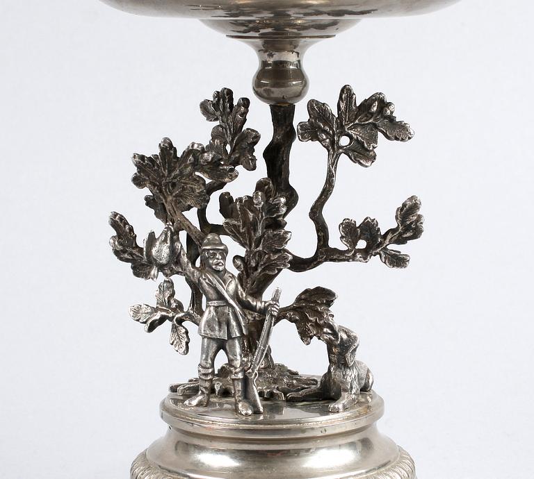 SKÅLFAT PÅ FOT, nysilver, omkr 1900.