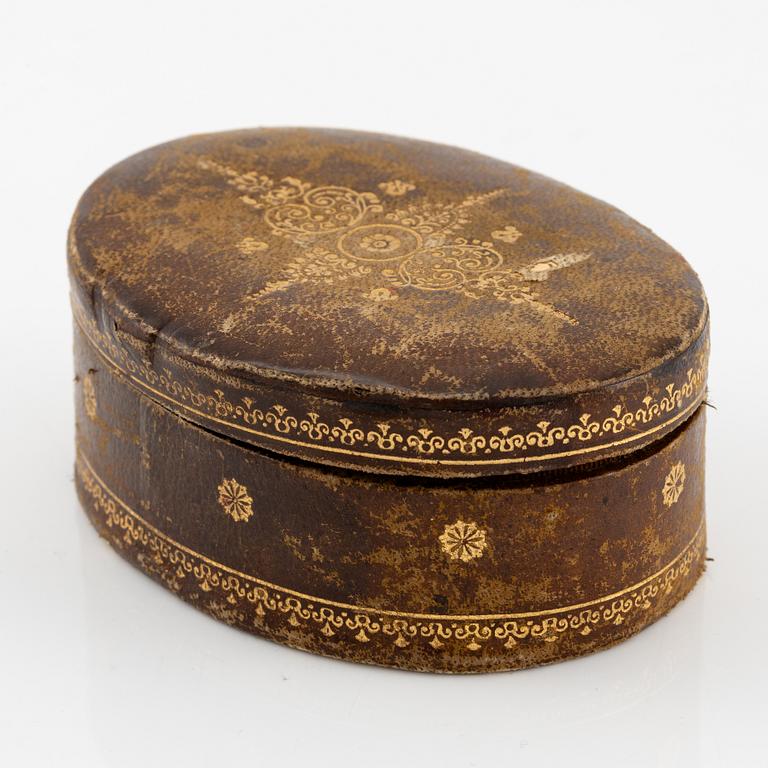 A Swedish probably 18th century gold-box en trois couleurs 18K, mark of Friedrich Fyrwald, (active 1786-1813) Stockholm.