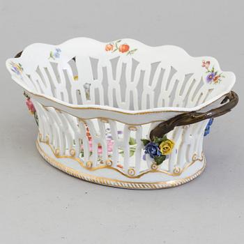 A porcelain bowl from Royal Copenhagen, Denmark, 1889-1922.