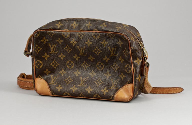 AXELREMSVÄSKA, Louis Vuitton, Paris.