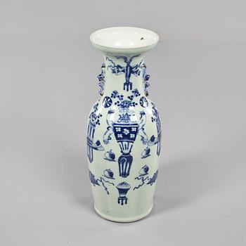 VAS, porslin, Kina, omkring sekelskiftet 1800/1900.