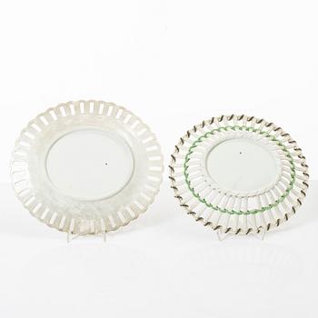 An English cream weare chesnutbasket with cover, circa 1800.