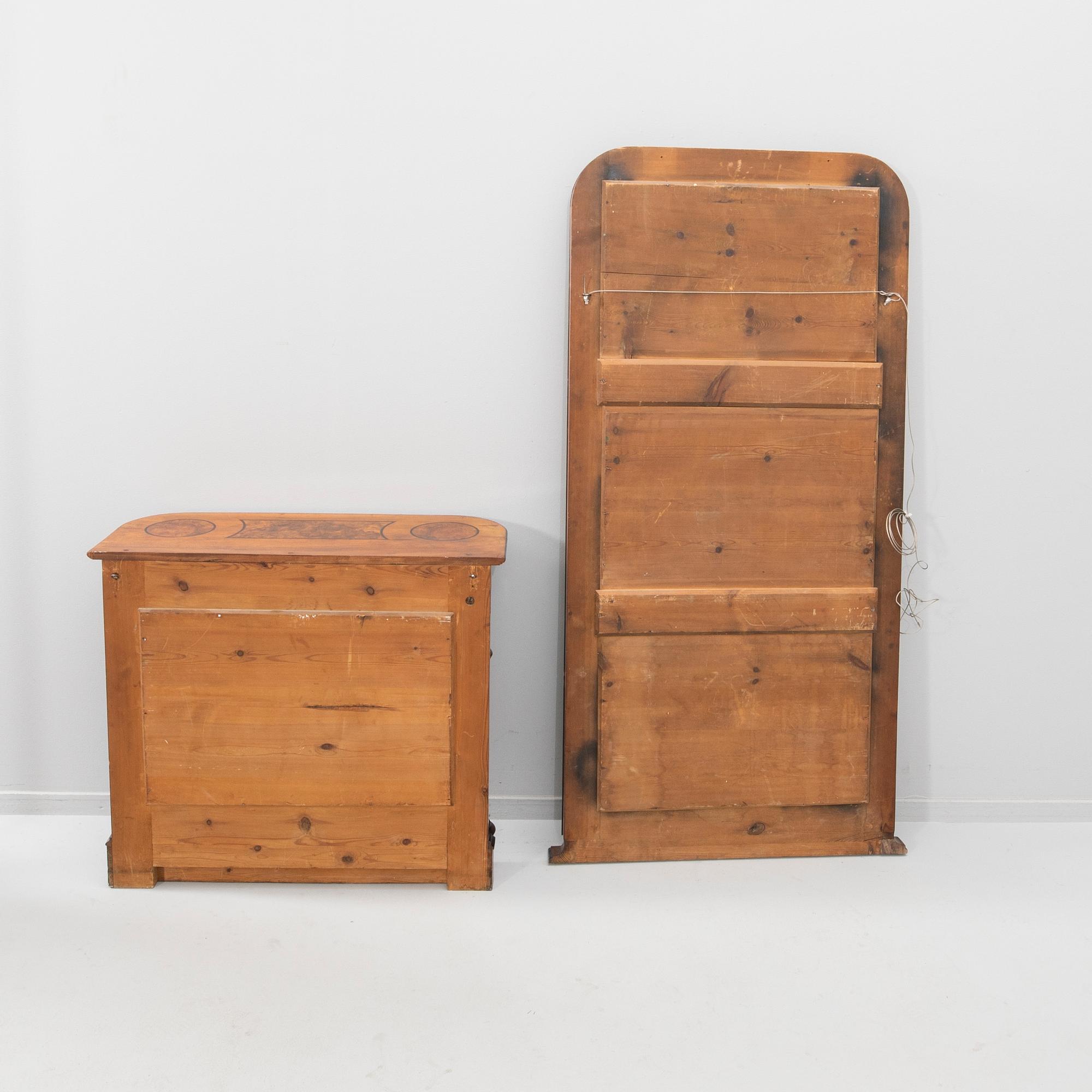 Spegel med konsolbord omkring 1900.